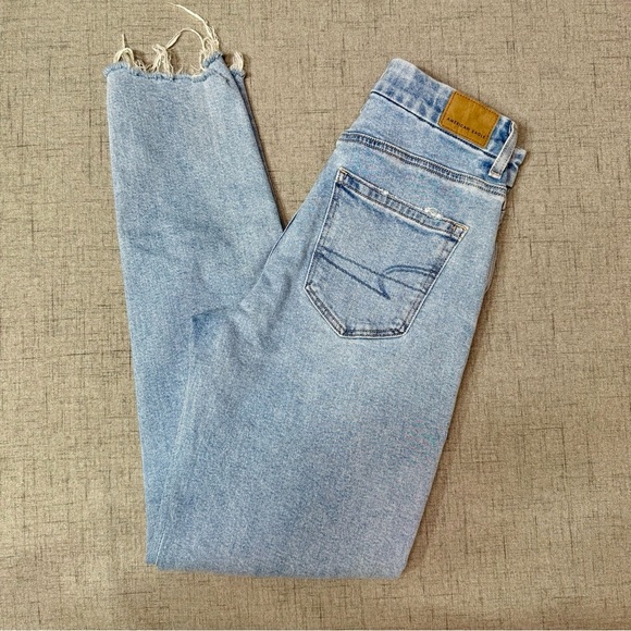 American Eagle Strigid Curvy Ripped Mom Jeans Super High Rise Size 00 or 24 NWT - Picture 6 of 10